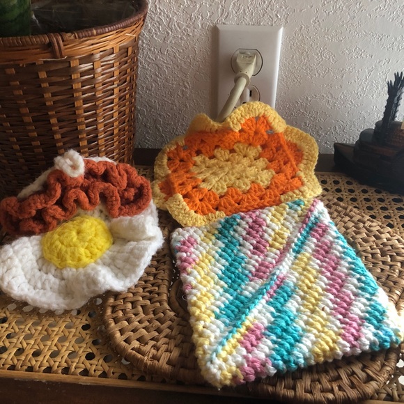 Trio of Vintage Crochet Hot Pads/Trivets - Picture 3 of 12